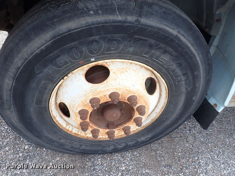 image for item DJ5604 1996 Ford F800  crane truck