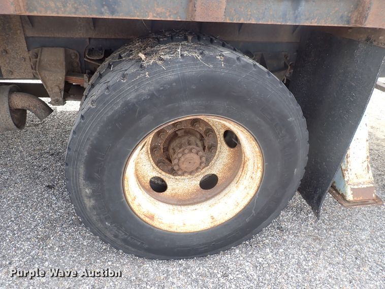 image for item DJ5604 1996 Ford F800  crane truck