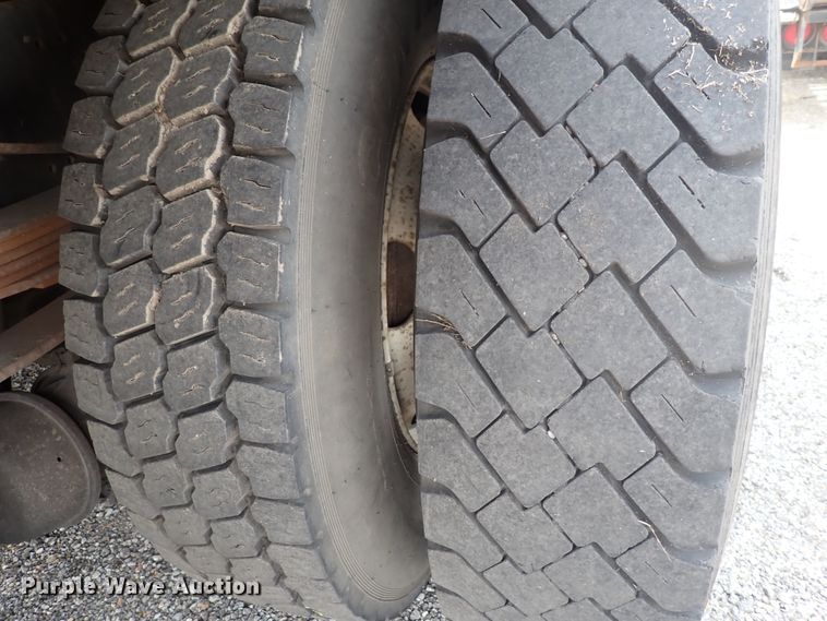 image for item DJ5604 1996 Ford F800  crane truck