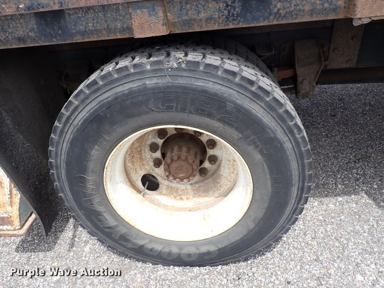 image for item DJ5604 1996 Ford F800  crane truck