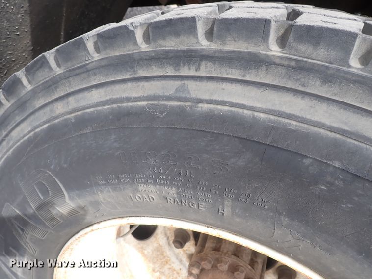 image for item DJ5604 1996 Ford F800  crane truck