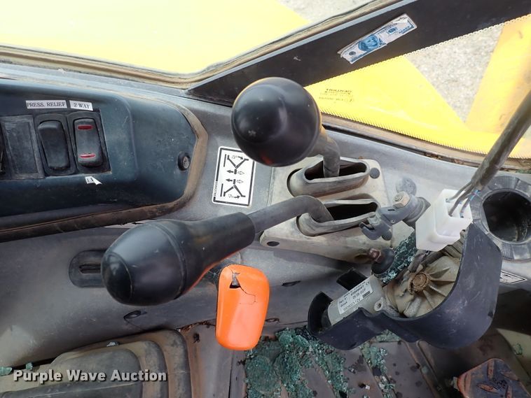 image for item DJ5605 2006 New Holland B95  backhoe