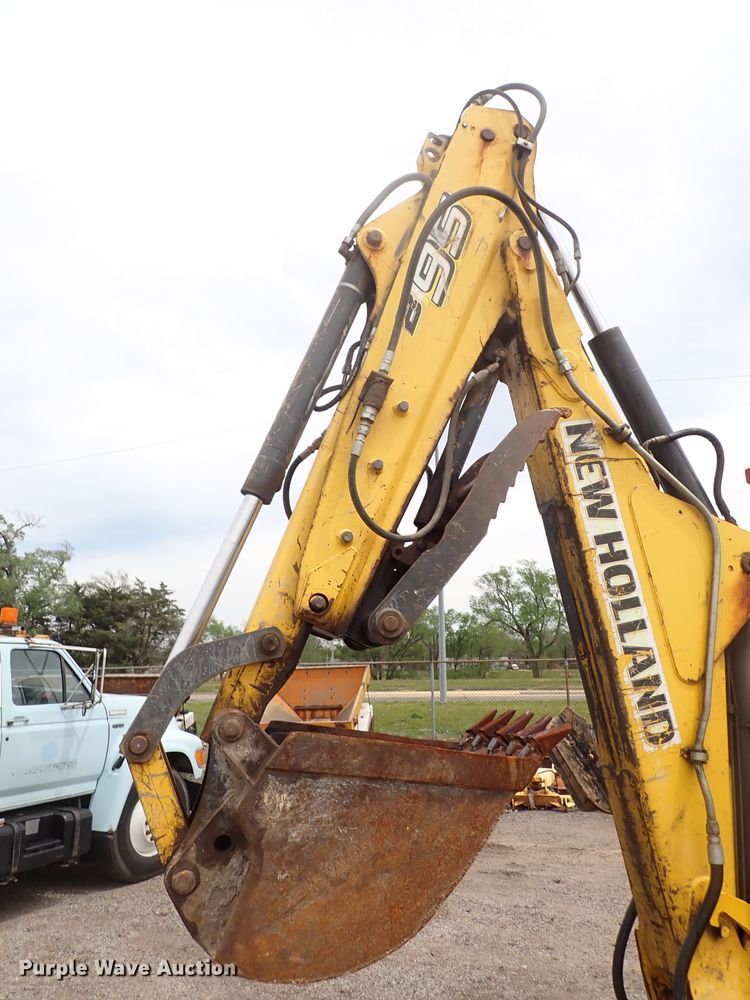 image for item DJ5605 2006 New Holland B95  backhoe