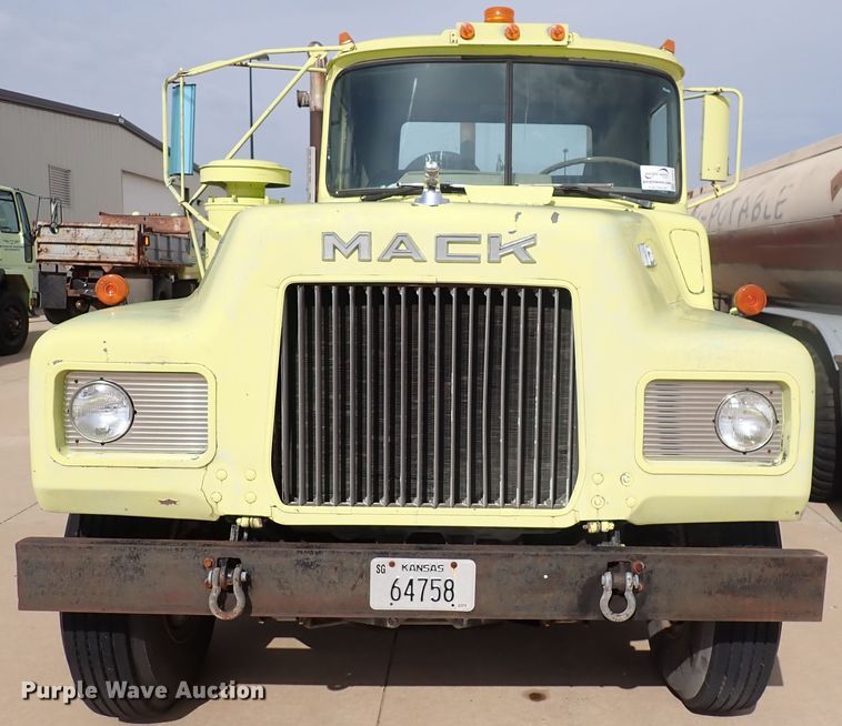 image for item DJ5610 1983 Mack DM492S  semi truck