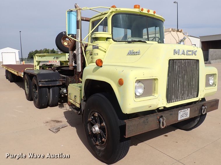image for item DJ5610 1983 Mack DM492S  semi truck