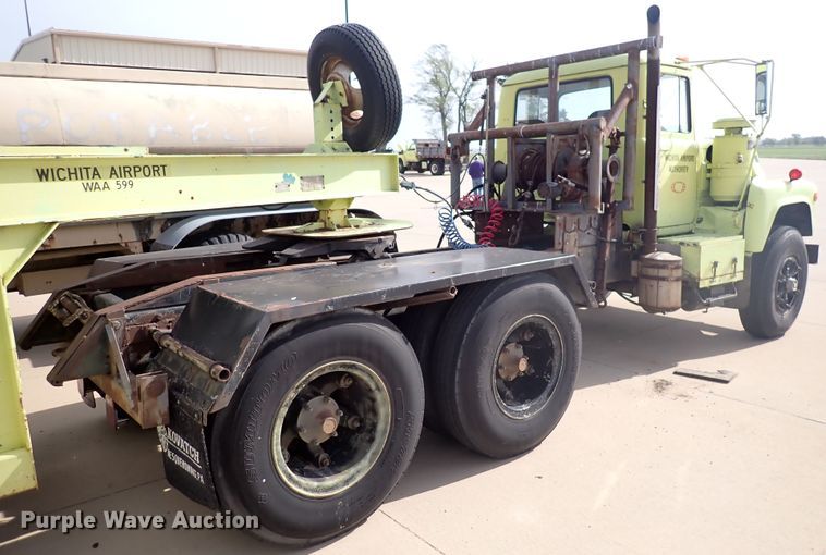 image for item DJ5610 1983 Mack DM492S  semi truck