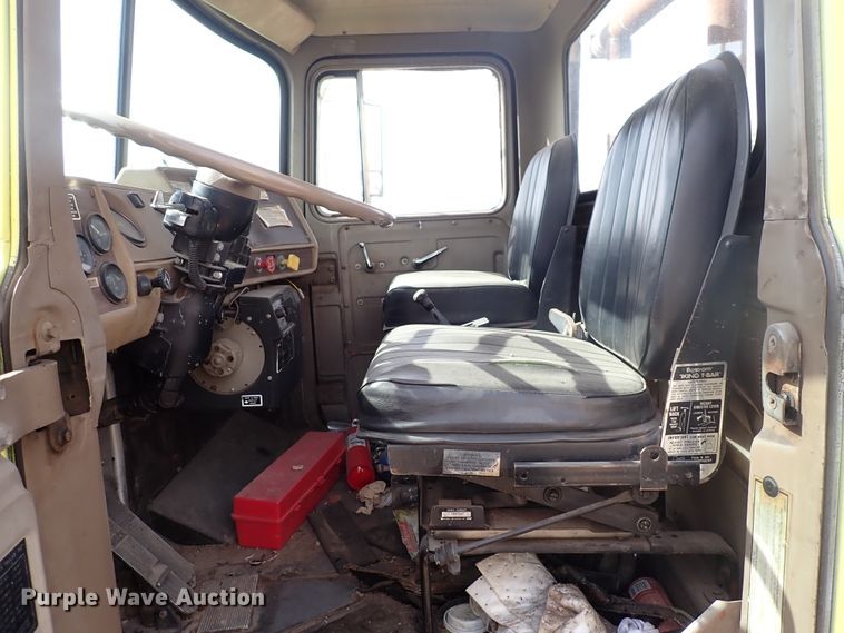 image for item DJ5610 1983 Mack DM492S  semi truck