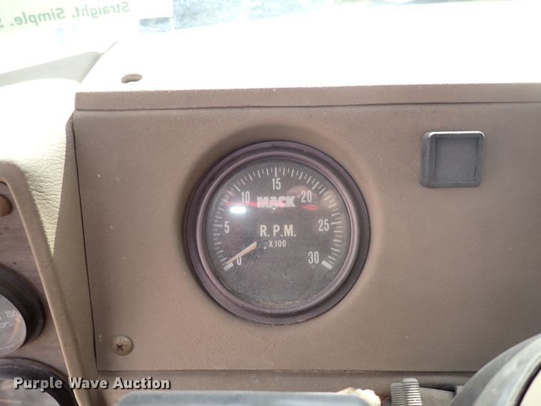 image for item DJ5610 1983 Mack DM492S  semi truck