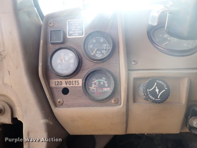 image for item DJ5610 1983 Mack DM492S  semi truck