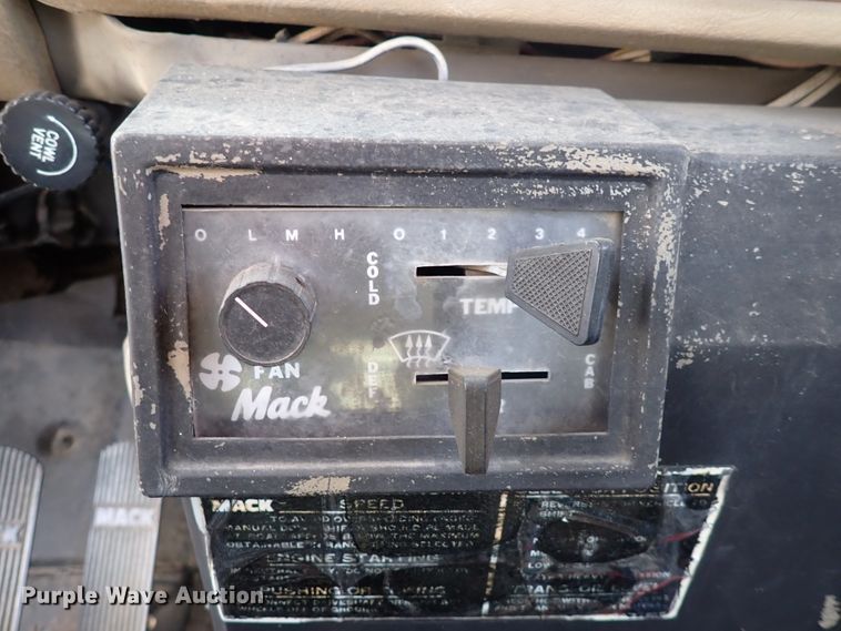 image for item DJ5610 1983 Mack DM492S  semi truck