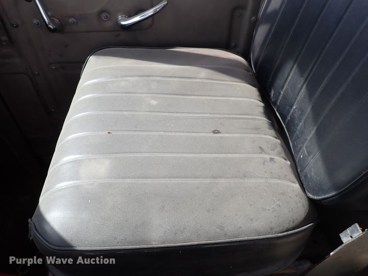 image for item DJ5610 1983 Mack DM492S  semi truck