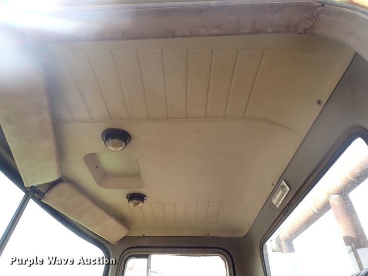 image for item DJ5610 1983 Mack DM492S  semi truck