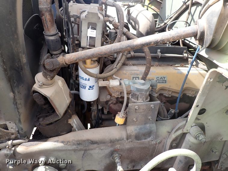 image for item DJ5610 1983 Mack DM492S  semi truck