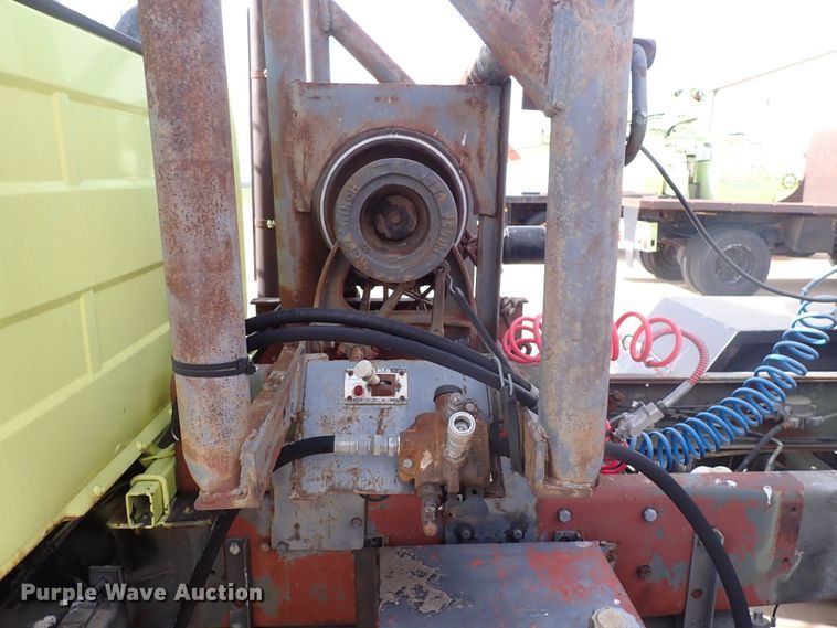 image for item DJ5610 1983 Mack DM492S  semi truck