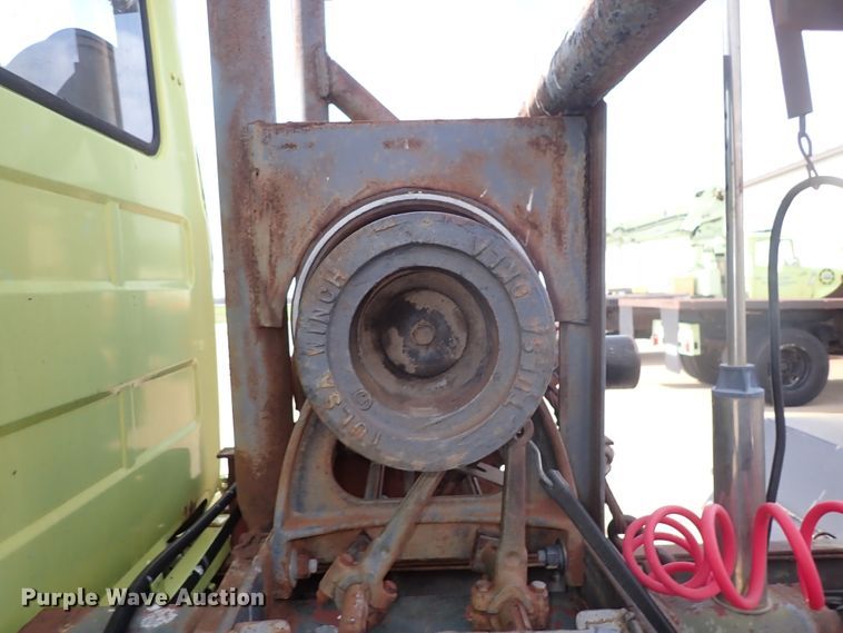 image for item DJ5610 1983 Mack DM492S  semi truck