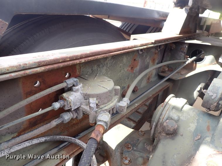 image for item DJ5610 1983 Mack DM492S  semi truck