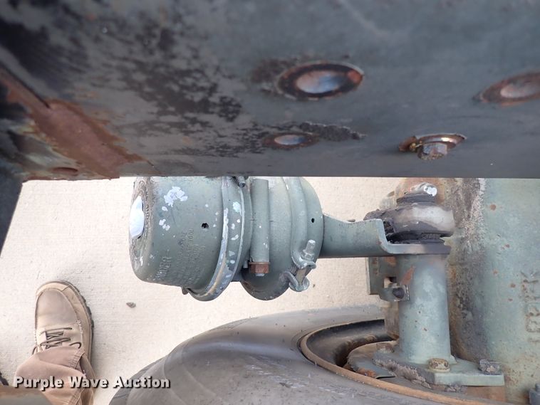 image for item DJ5610 1983 Mack DM492S  semi truck