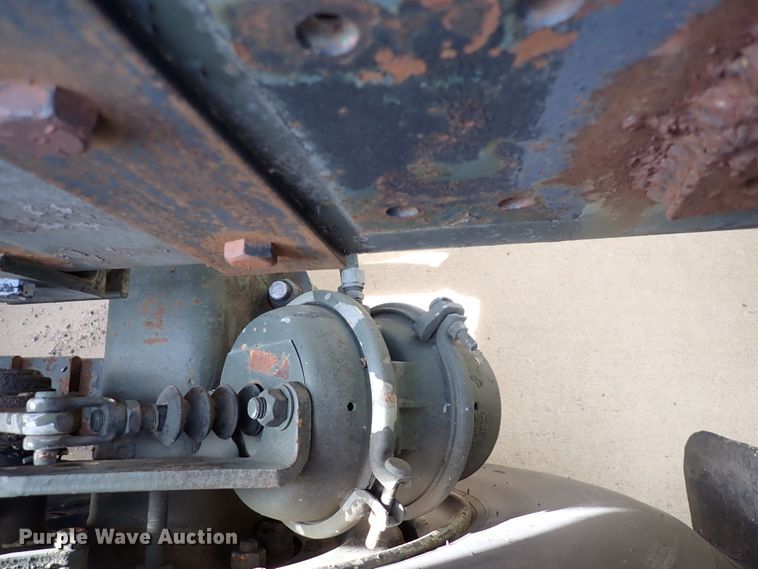 image for item DJ5610 1983 Mack DM492S  semi truck