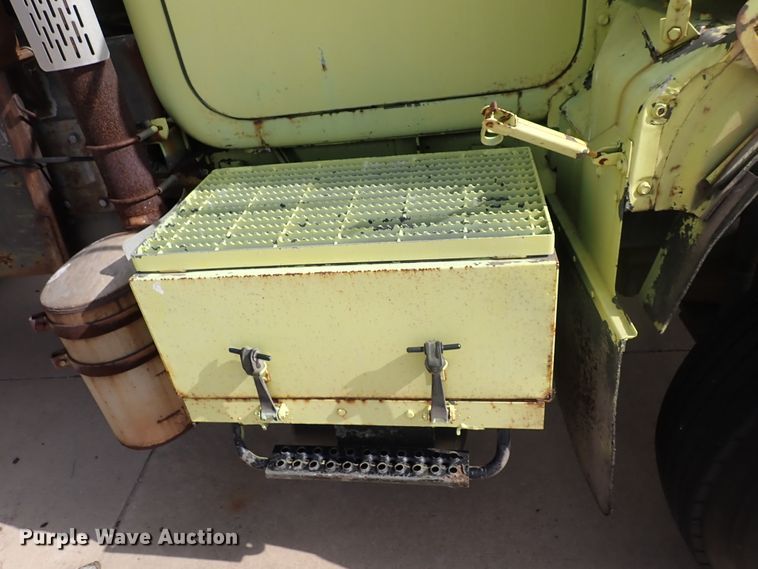 image for item DJ5610 1983 Mack DM492S  semi truck