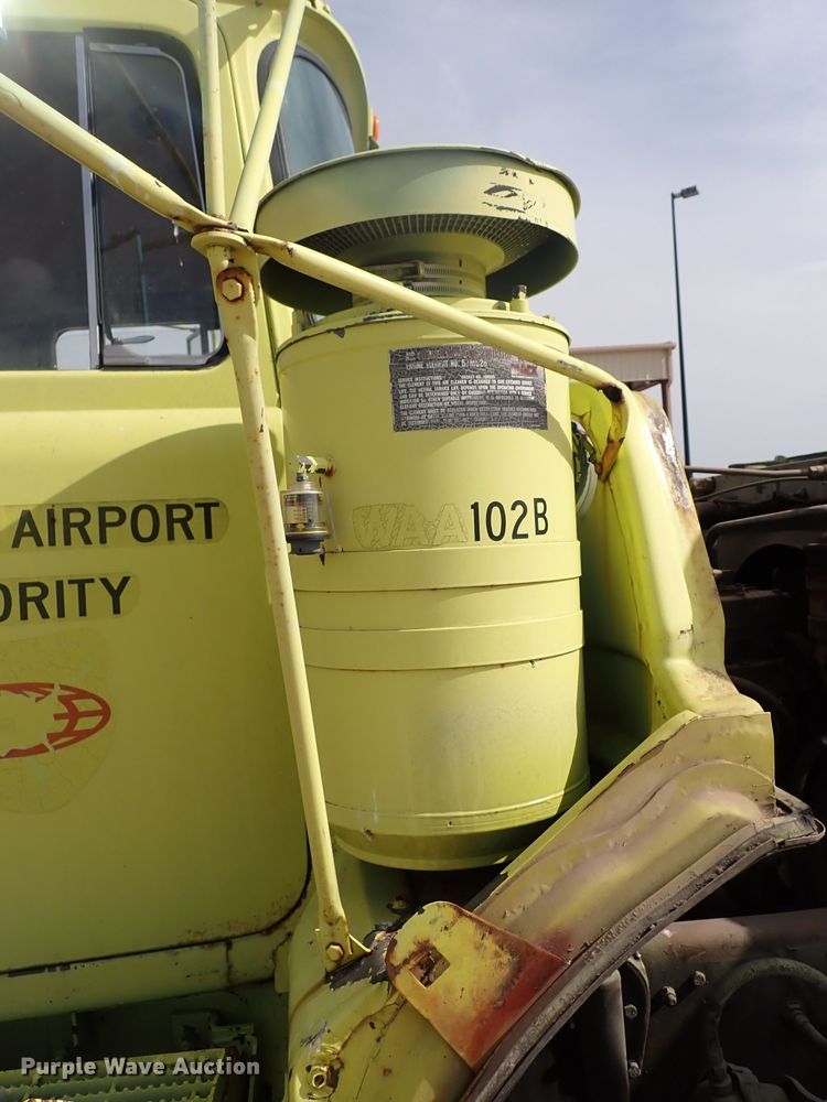 image for item DJ5610 1983 Mack DM492S  semi truck