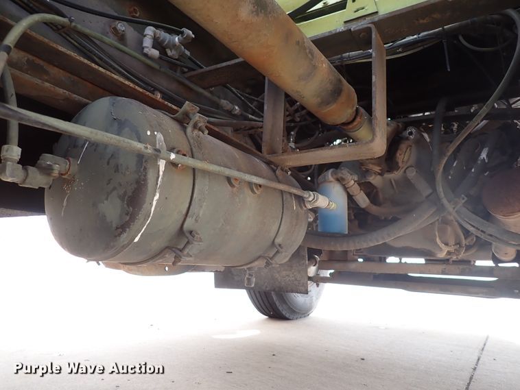 image for item DJ5610 1983 Mack DM492S  semi truck