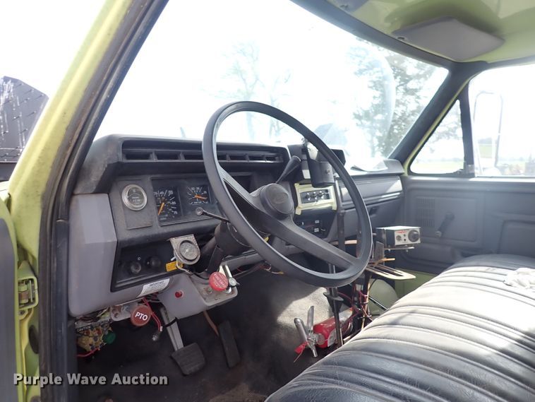 image for item DJ5612 1997 Ford F700  dump truck