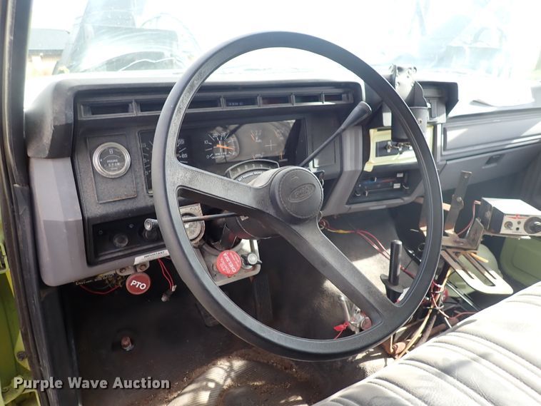 image for item DJ5612 1997 Ford F700  dump truck