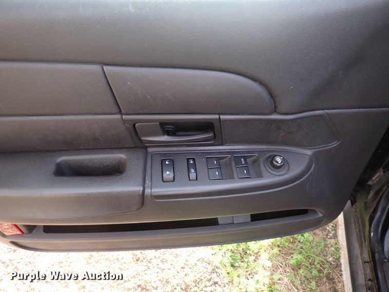 image for item DJ5615 2010 Ford Crown Victoria Police Interceptor