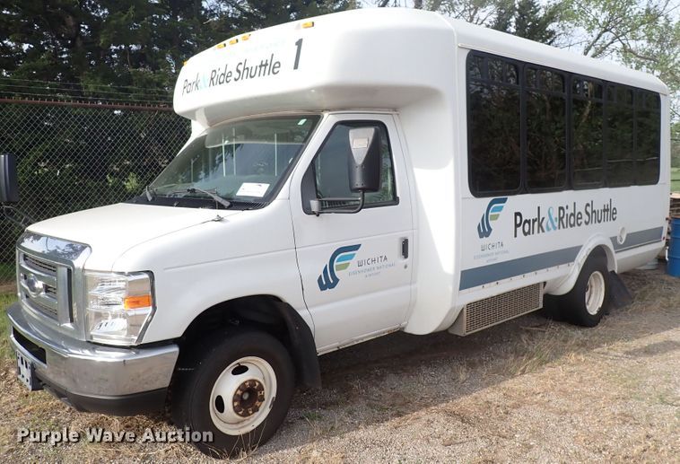 image for item DJ5617 2013 Ford E450 Super Duty  shuttle bus