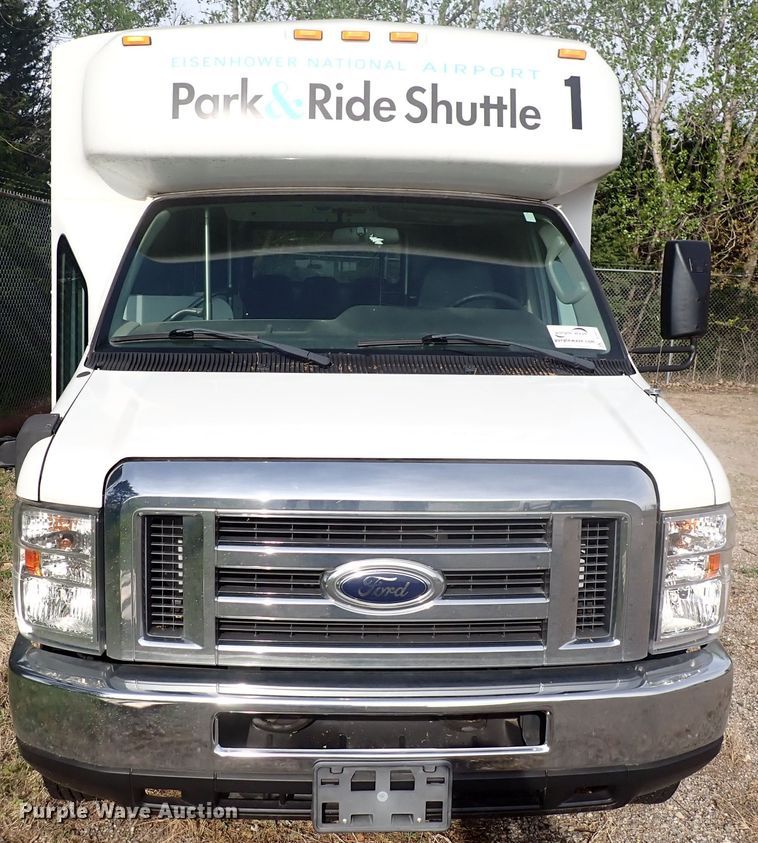 image for item DJ5617 2013 Ford E450 Super Duty  shuttle bus
