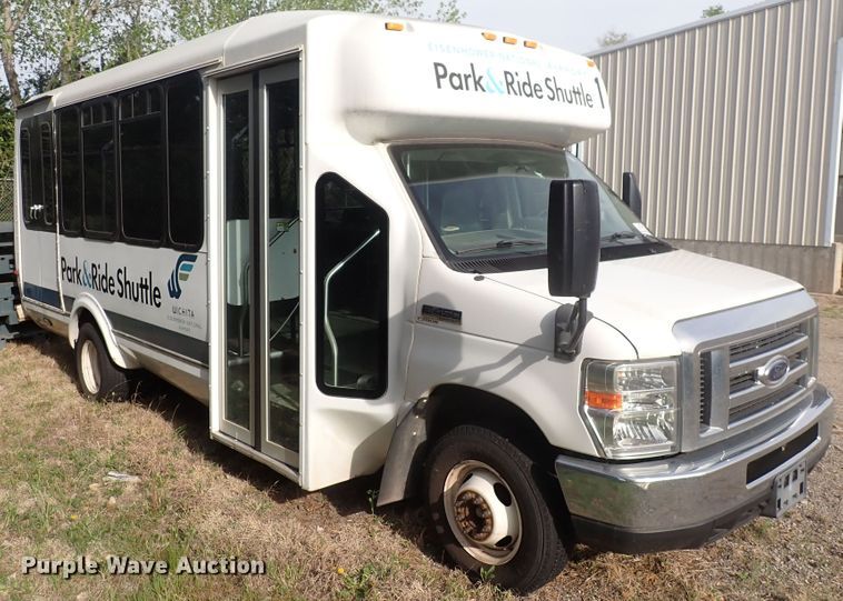 image for item DJ5617 2013 Ford E450 Super Duty  shuttle bus
