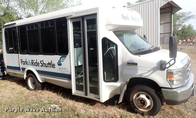 image for item DJ5617 2013 Ford E450 Super Duty  shuttle bus