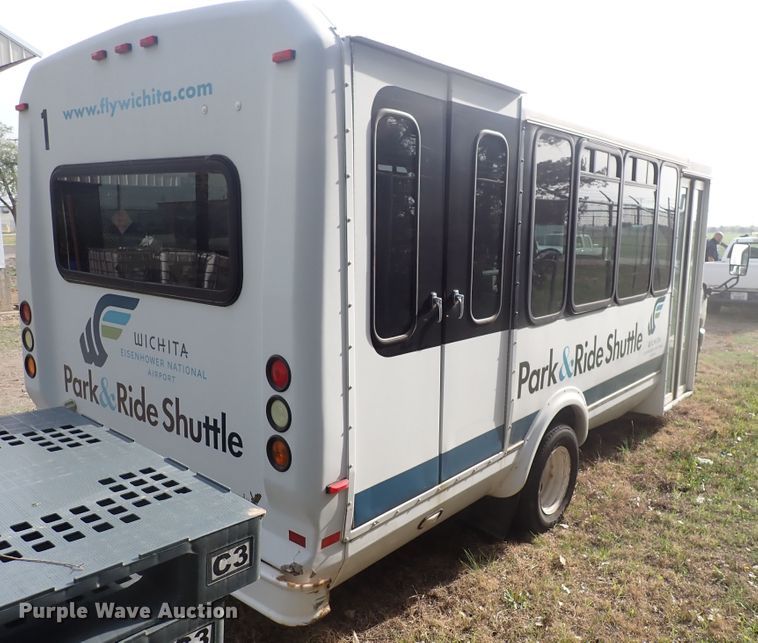 image for item DJ5617 2013 Ford E450 Super Duty  shuttle bus