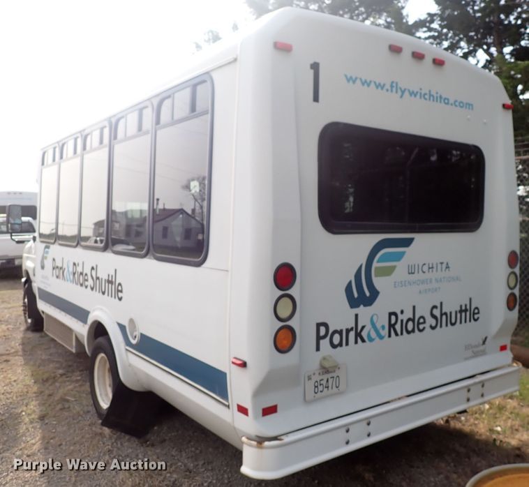 image for item DJ5617 2013 Ford E450 Super Duty  shuttle bus