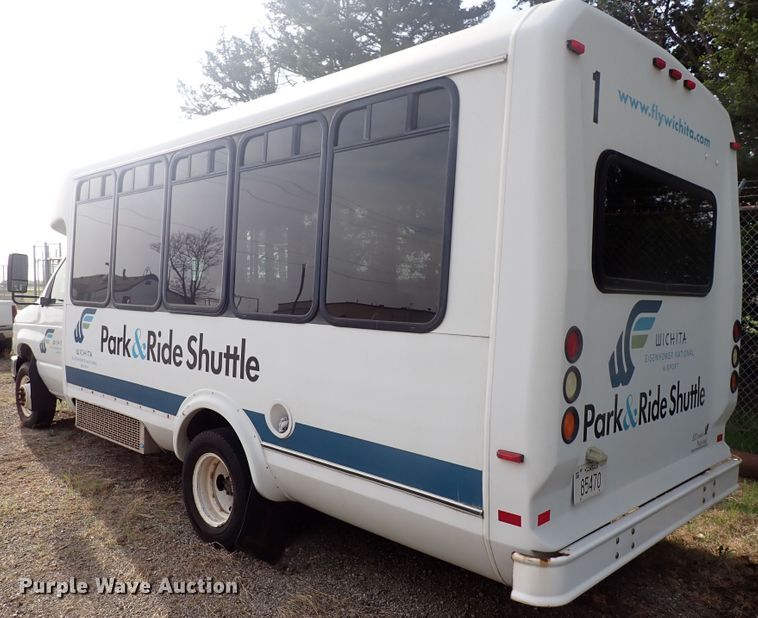 image for item DJ5617 2013 Ford E450 Super Duty  shuttle bus