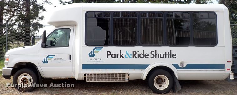 image for item DJ5617 2013 Ford E450 Super Duty  shuttle bus