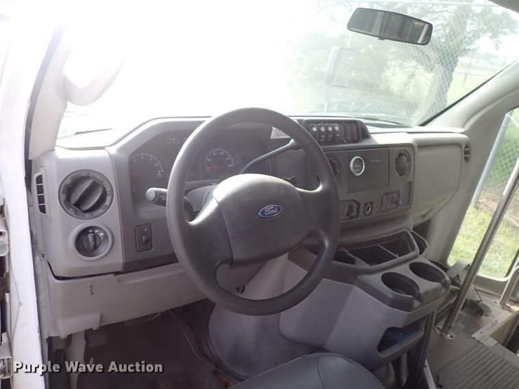 image for item DJ5617 2013 Ford E450 Super Duty  shuttle bus