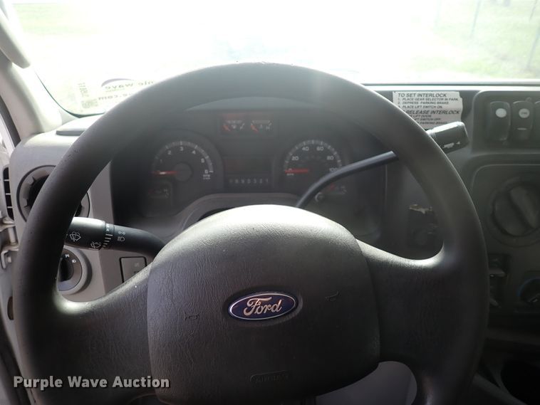 image for item DJ5617 2013 Ford E450 Super Duty  shuttle bus