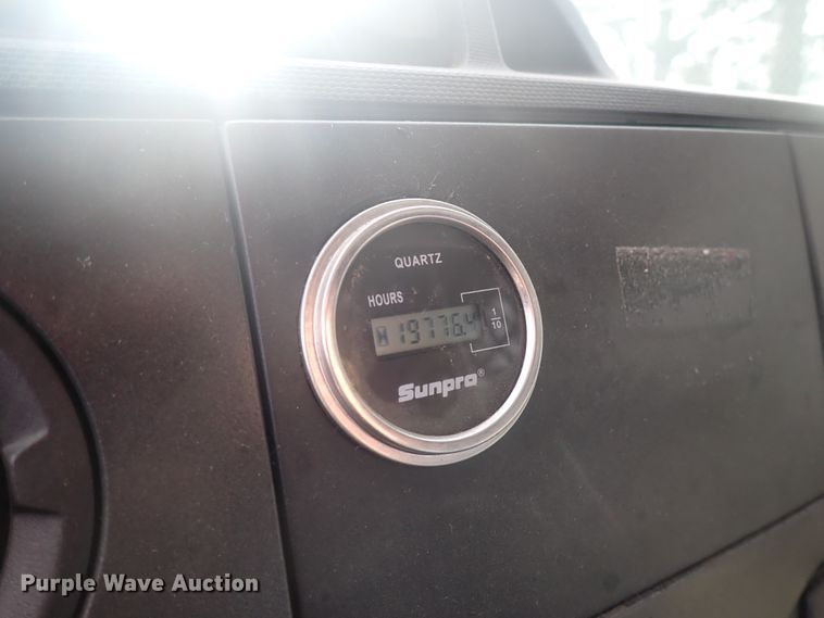 image for item DJ5617 2013 Ford E450 Super Duty  shuttle bus