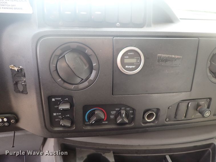 image for item DJ5617 2013 Ford E450 Super Duty  shuttle bus