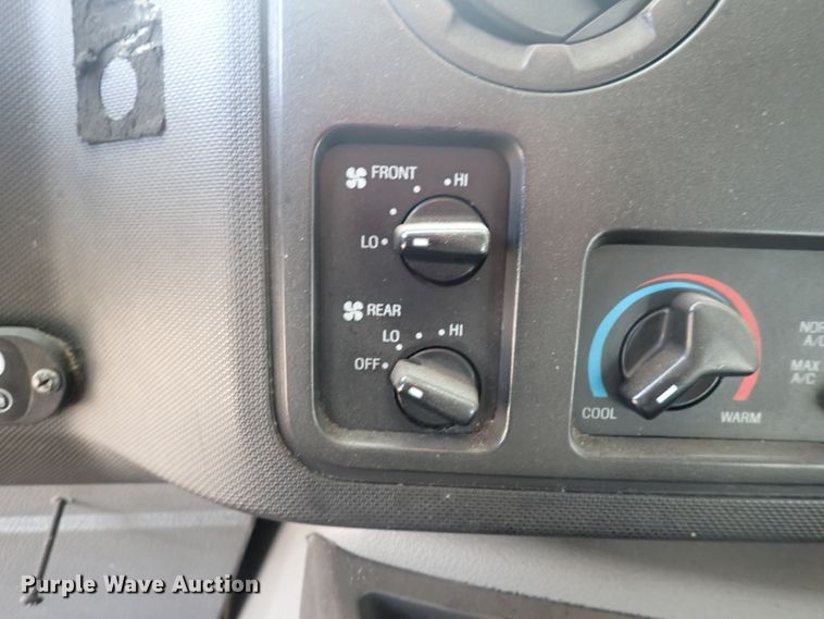 image for item DJ5617 2013 Ford E450 Super Duty  shuttle bus