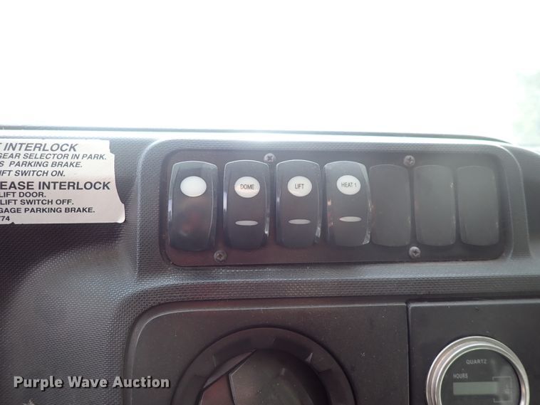 image for item DJ5617 2013 Ford E450 Super Duty  shuttle bus