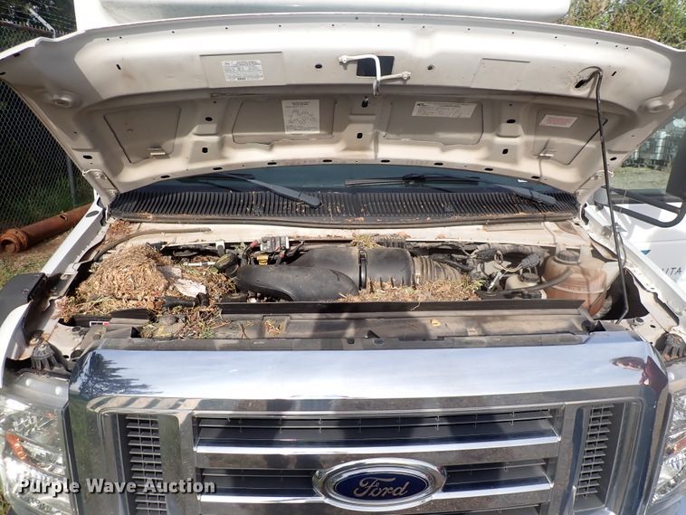 image for item DJ5617 2013 Ford E450 Super Duty  shuttle bus