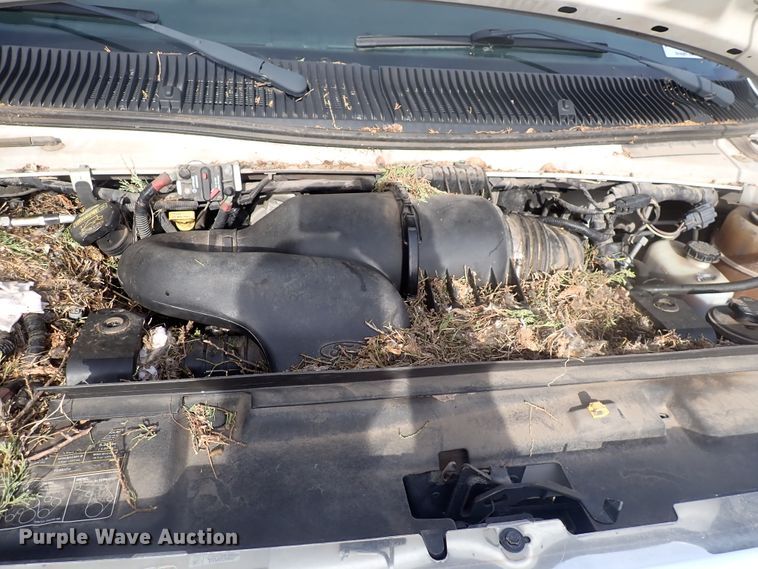 image for item DJ5617 2013 Ford E450 Super Duty  shuttle bus