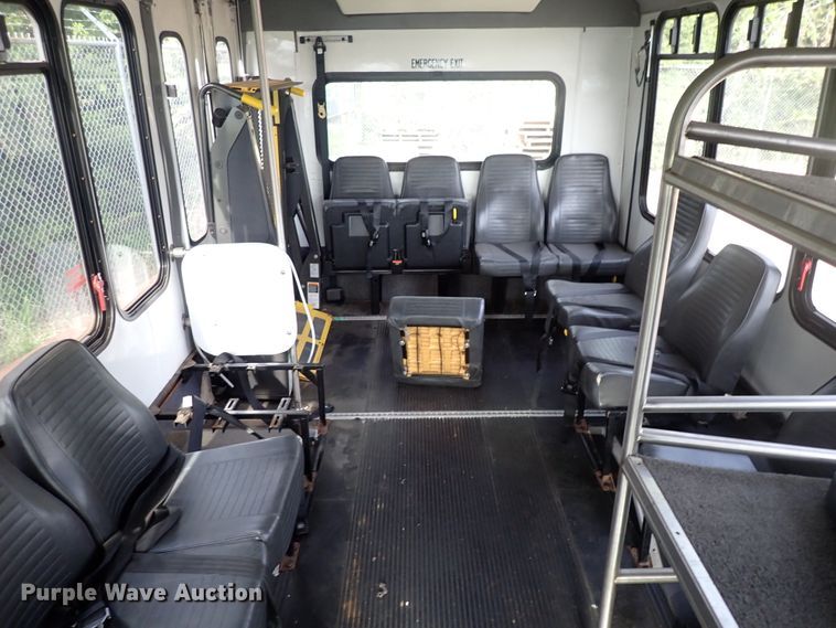 image for item DJ5617 2013 Ford E450 Super Duty  shuttle bus