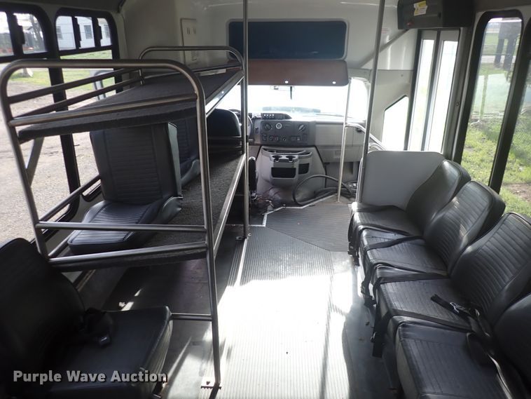 image for item DJ5617 2013 Ford E450 Super Duty  shuttle bus