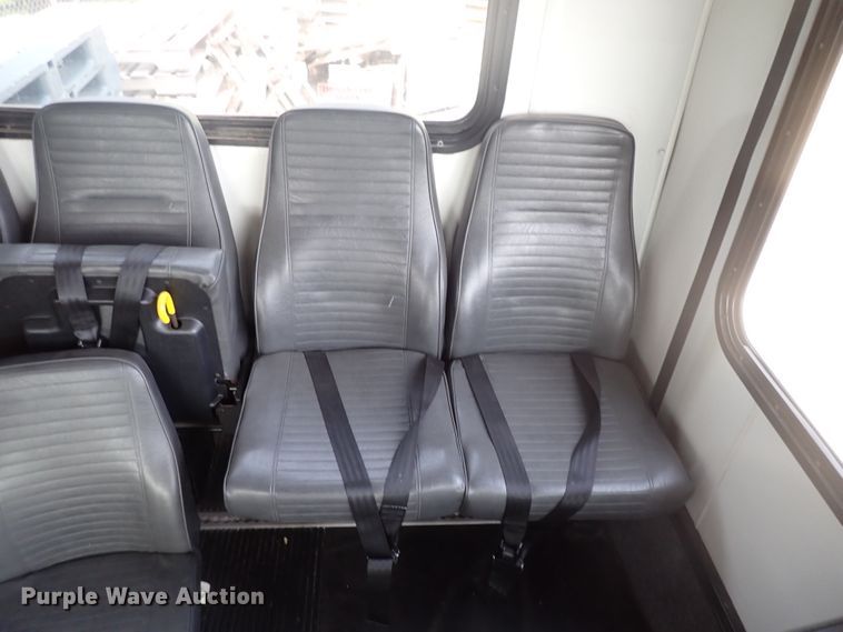 image for item DJ5617 2013 Ford E450 Super Duty  shuttle bus