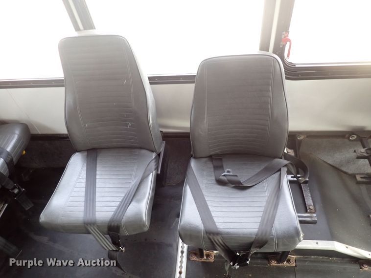 image for item DJ5617 2013 Ford E450 Super Duty  shuttle bus