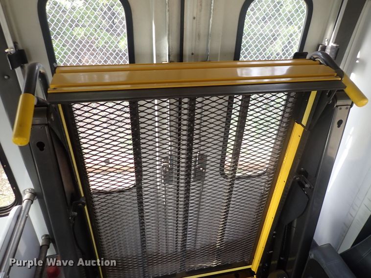 image for item DJ5617 2013 Ford E450 Super Duty  shuttle bus