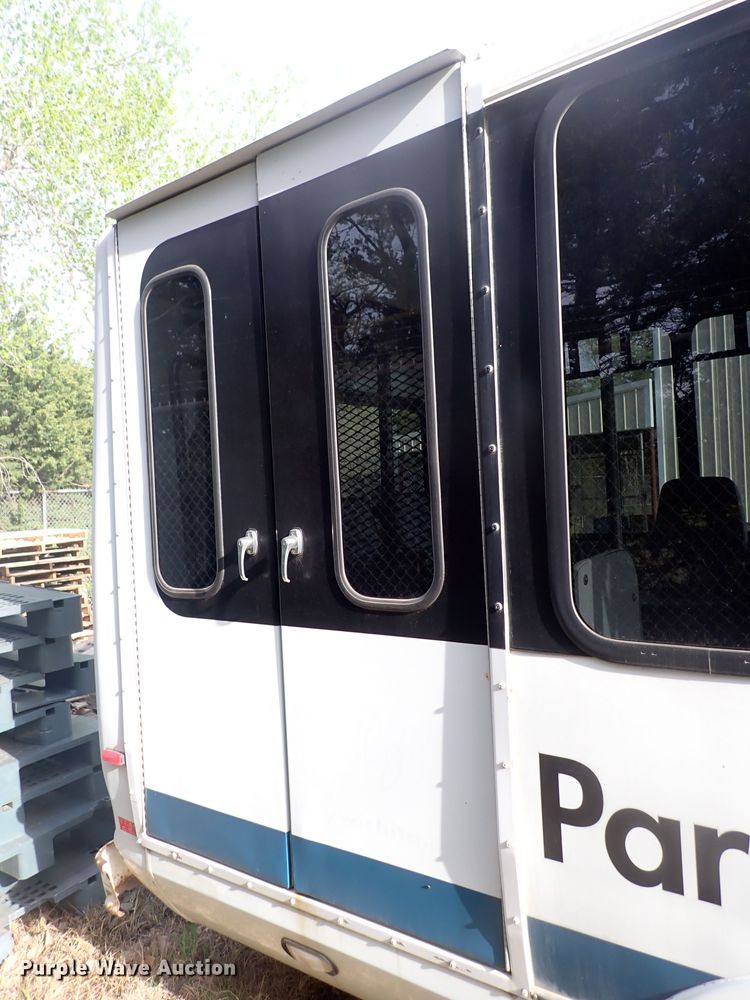 image for item DJ5617 2013 Ford E450 Super Duty  shuttle bus